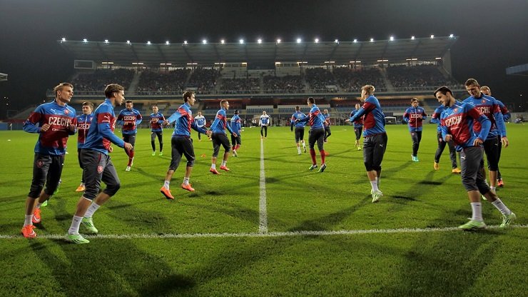 Repre v Plzni: otevřený trénink i Zlatý míč Na Spilce
