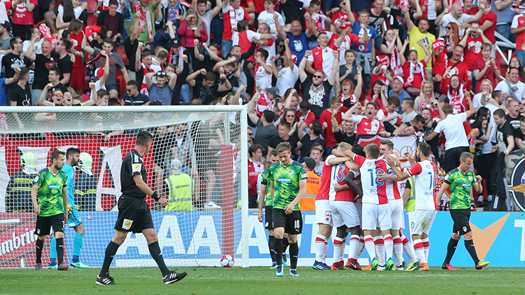 Náskok se ztenčil, Viktoria podlehla Slavii 0:2