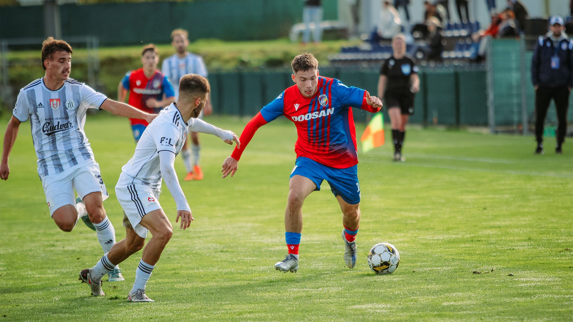 Týmy SK Slavia Praha U19 a SK Dynamo České Budějovice „B“ se