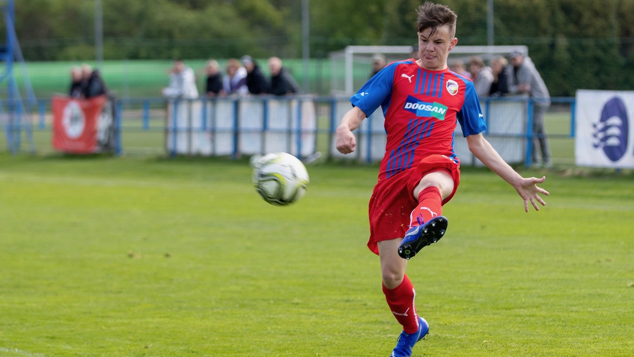 Žáci U13 dali v Příbrami 11 branek, dorost U17 uspěl v Brně