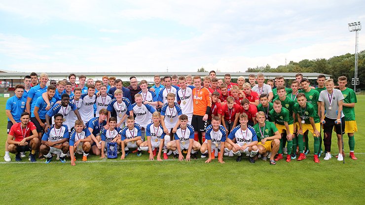 Devatenáctka po famózním obratu s WBA končí třetí, vítězí Rangers
