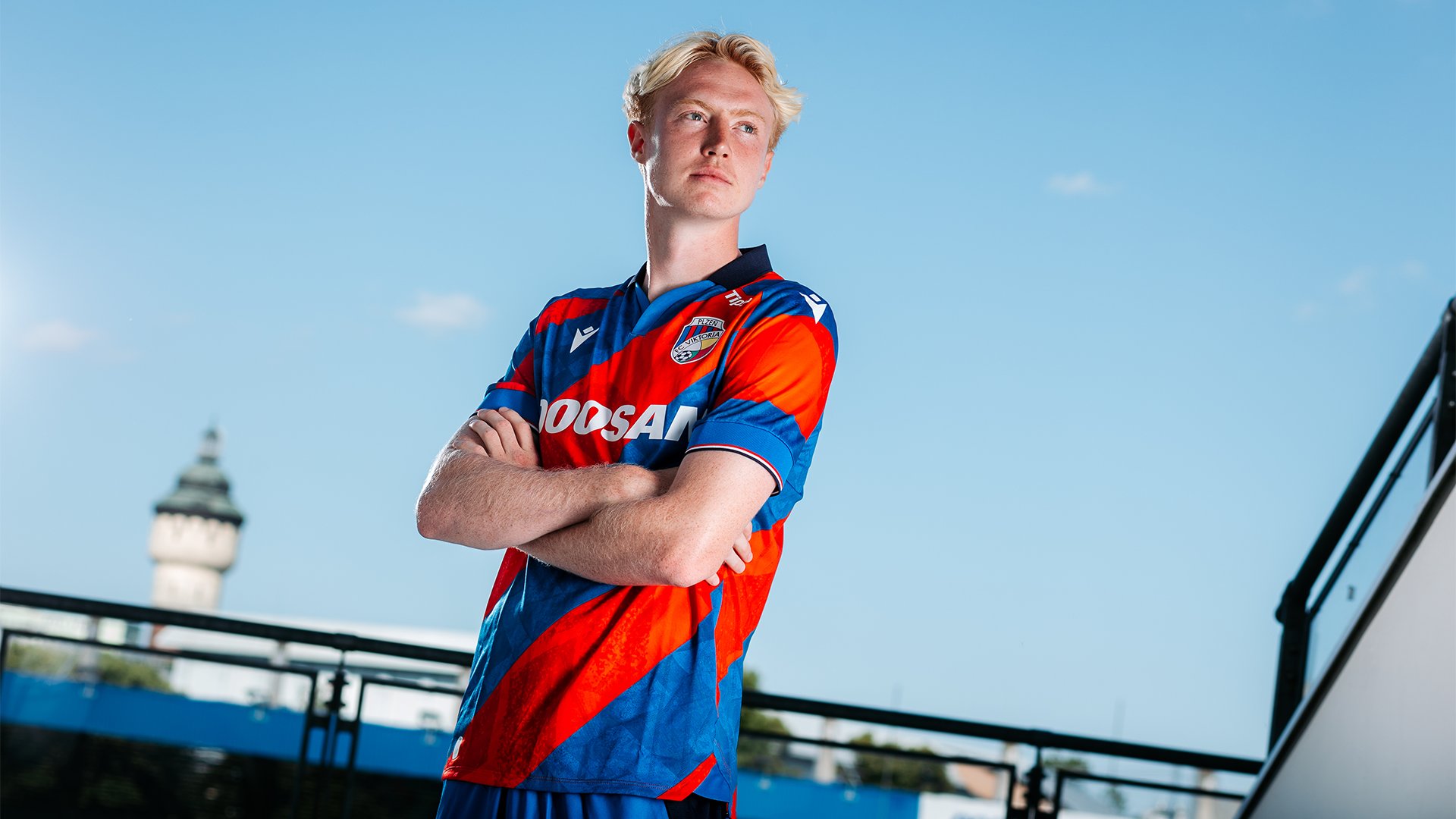 Tom Slon��k Transfers to Hradec Kr�lov�