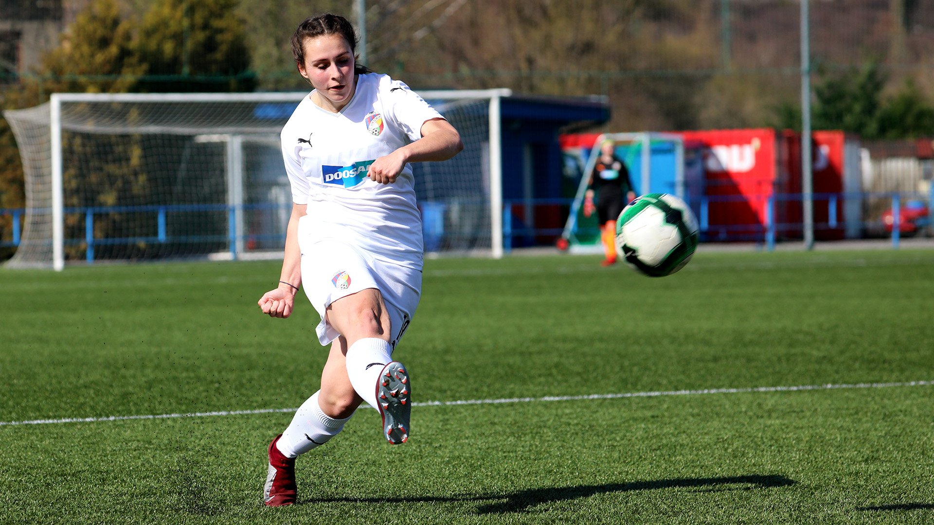 Dorostenky vyhrály na hřišti Slavie! Mladší žákyně s ní bodovaly