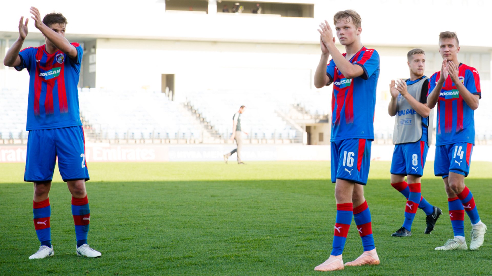 Devatenáctka v Madridu: Těsná prohra s hlavami nahoře