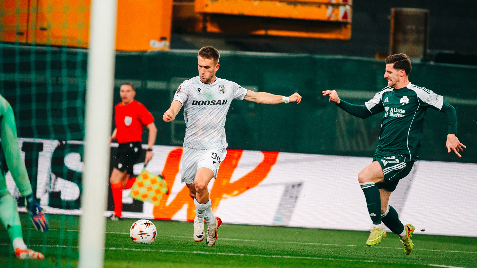 Draw in Athens. The return leg in Plze� will decide who advances