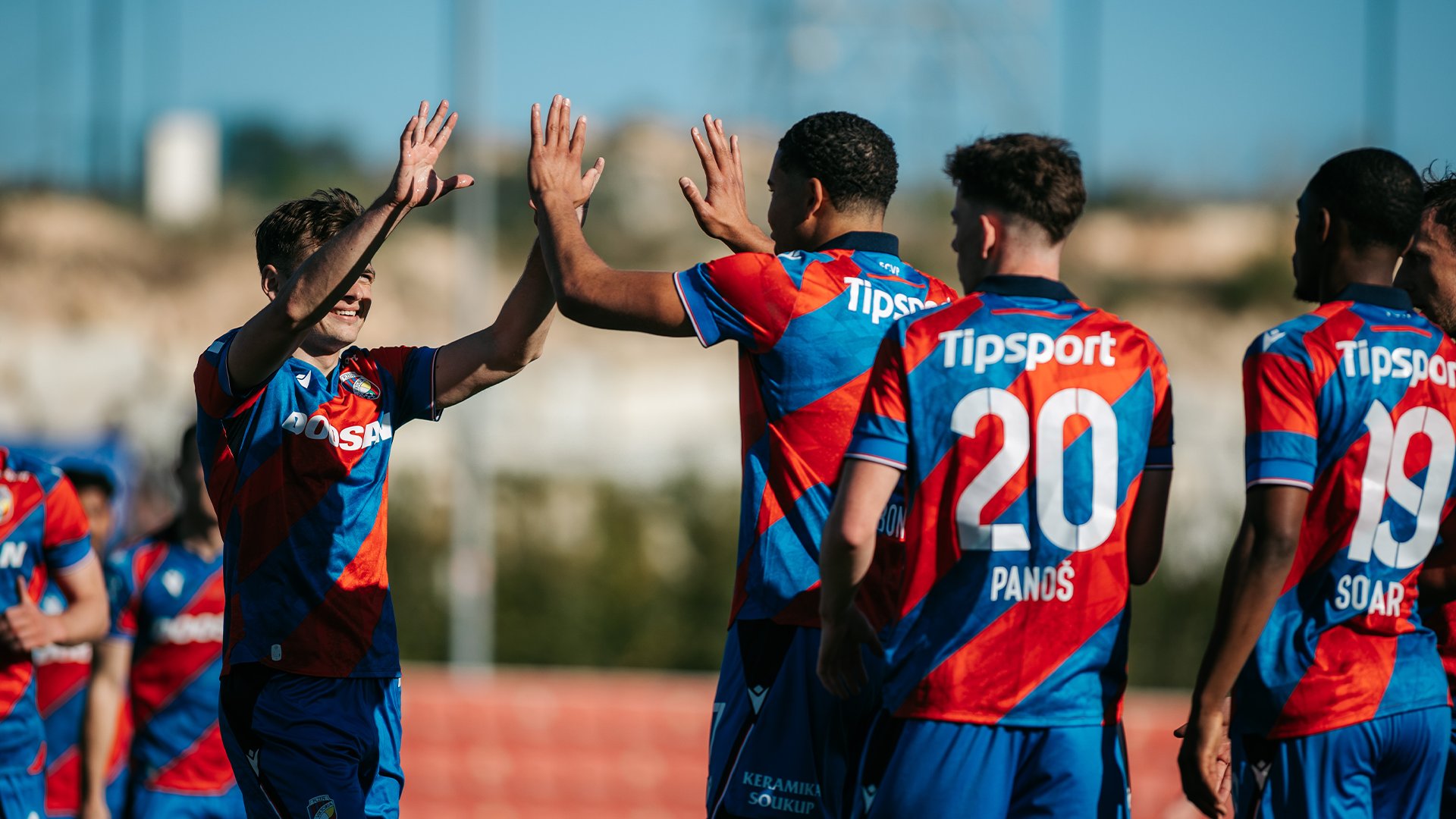 Viktoria zvl�dla �sp�n� gener�lku